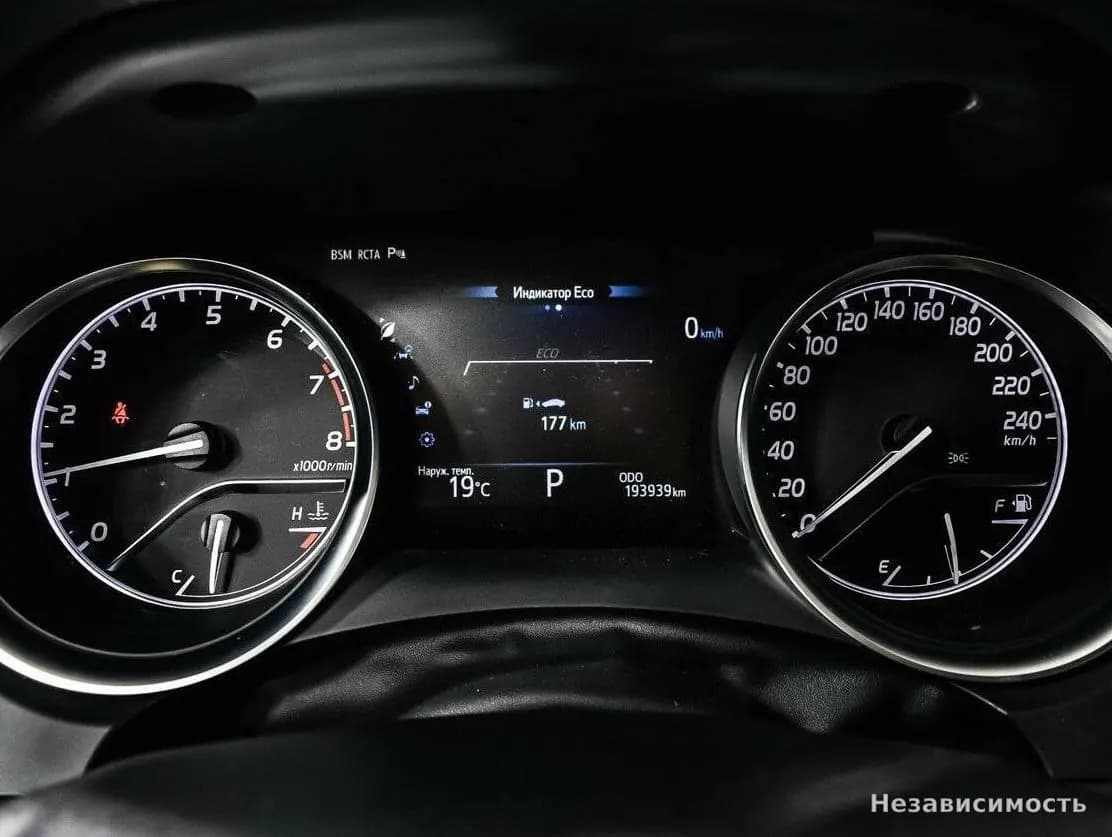 Toyota Camry 2019 с пробегом — фото 10
