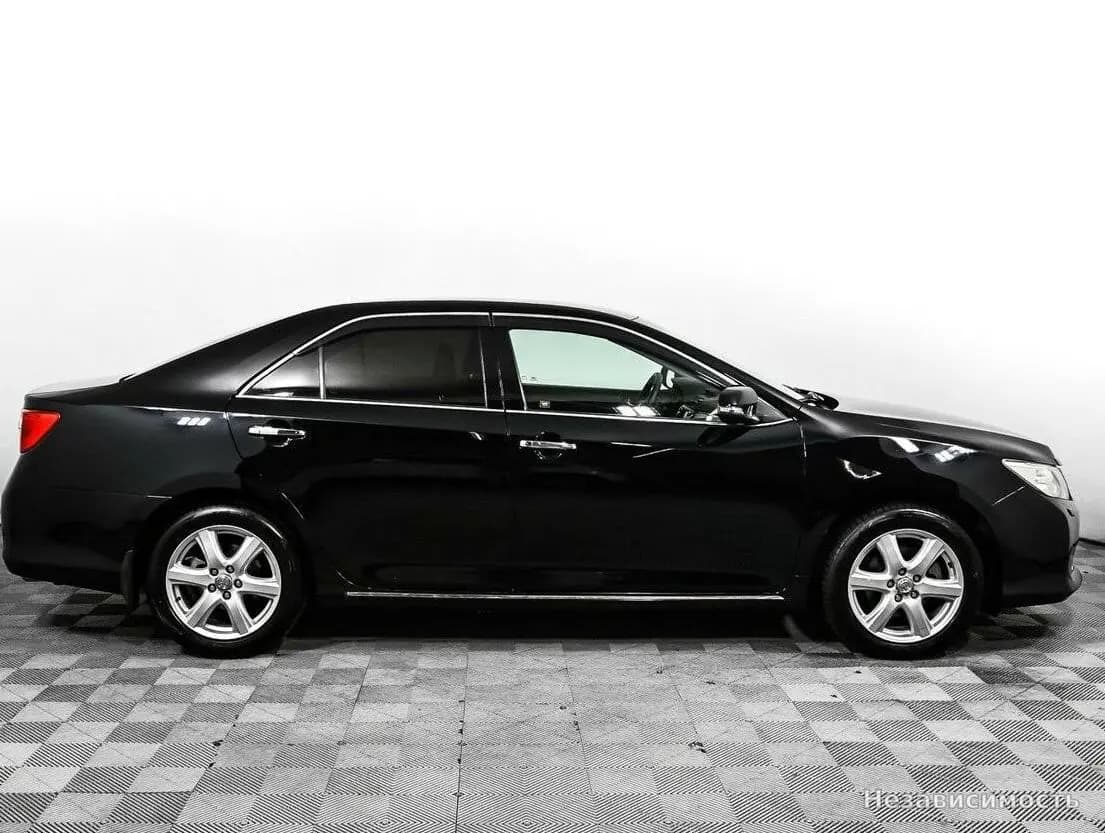 Toyota Camry 2012 с пробегом — фото 4