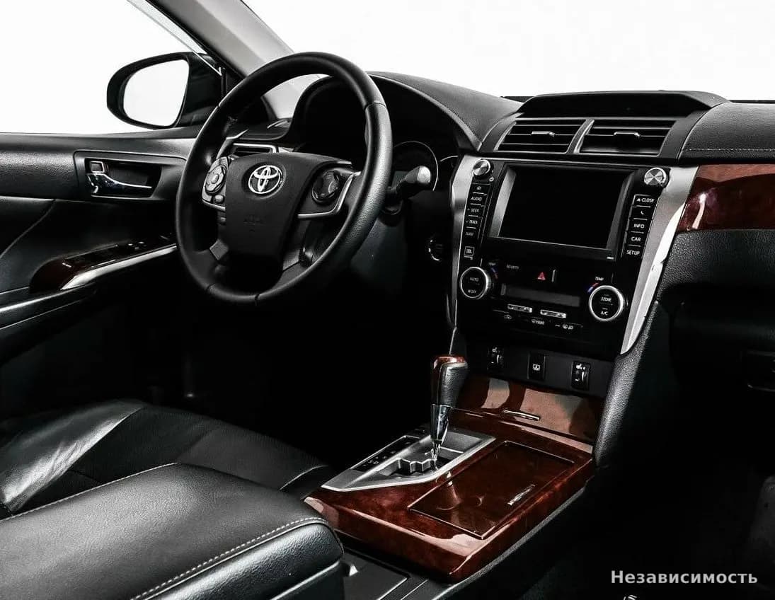 Toyota Camry 2012 с пробегом — фото 9