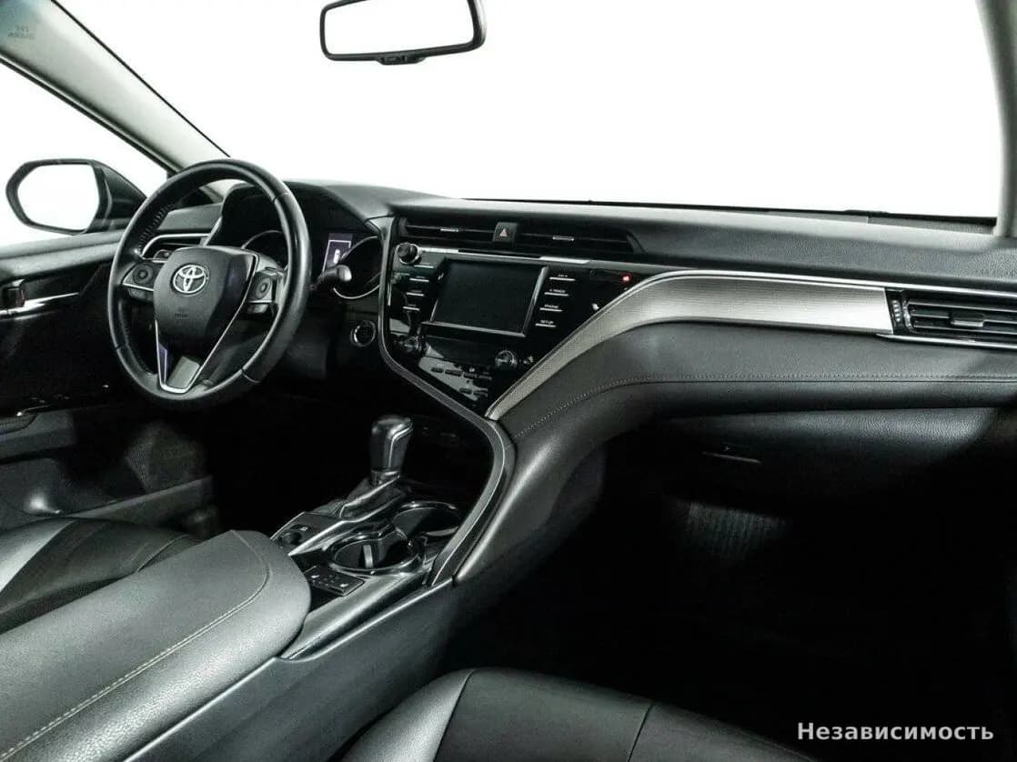 Toyota Camry 2018 с пробегом — фото 9