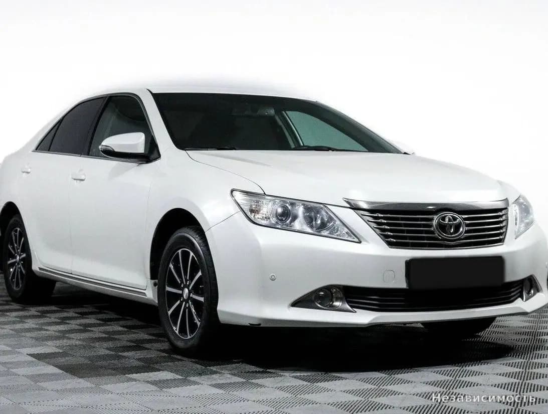 Toyota Camry 2013 с пробегом — фото 3