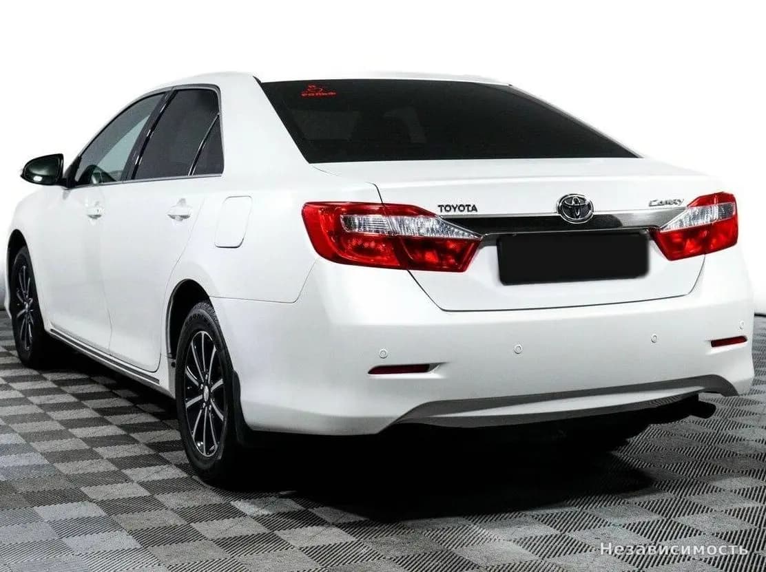 Toyota Camry 2013 с пробегом — фото 7