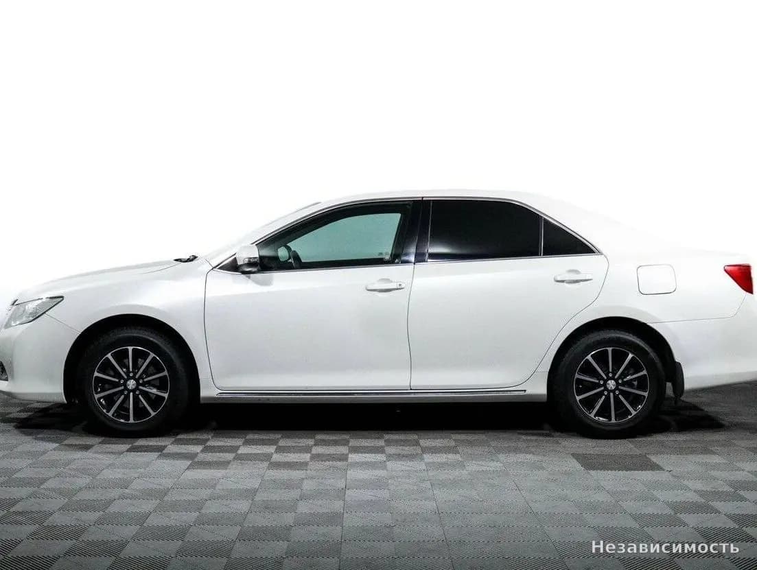 Toyota Camry 2013 с пробегом — фото 8