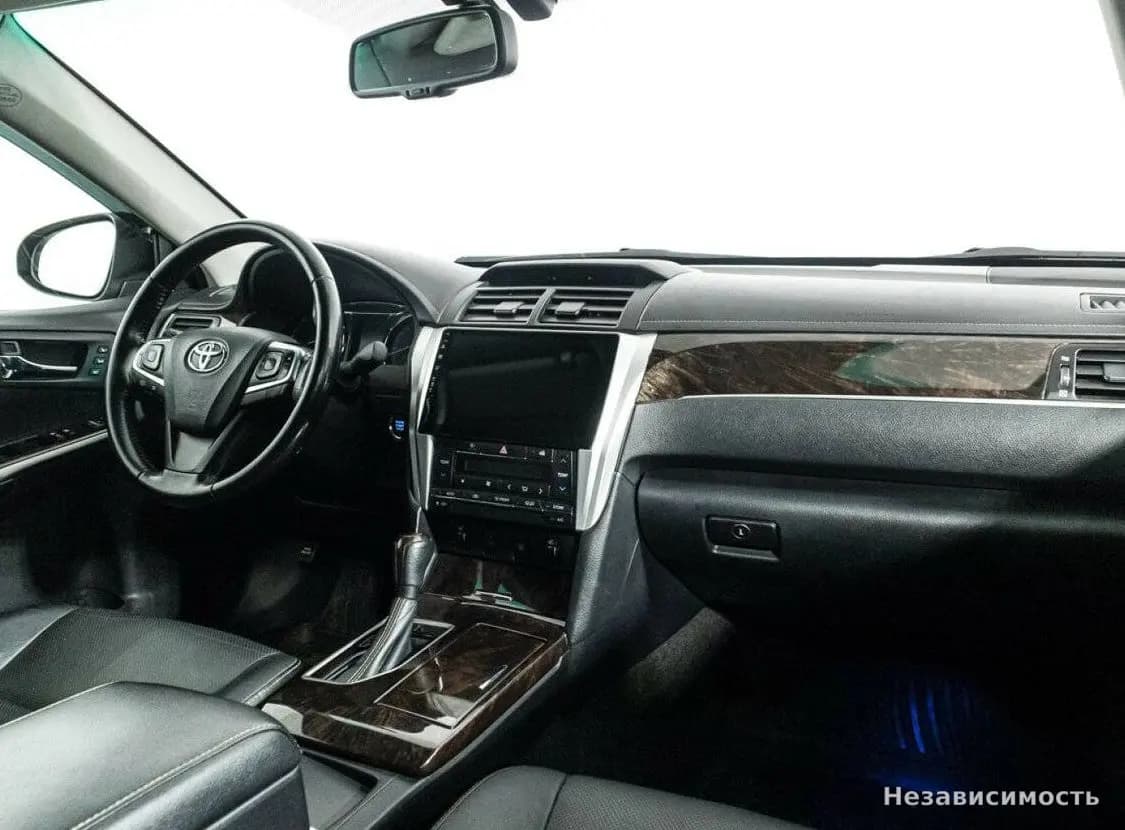 Toyota Camry 2017 с пробегом — фото 9