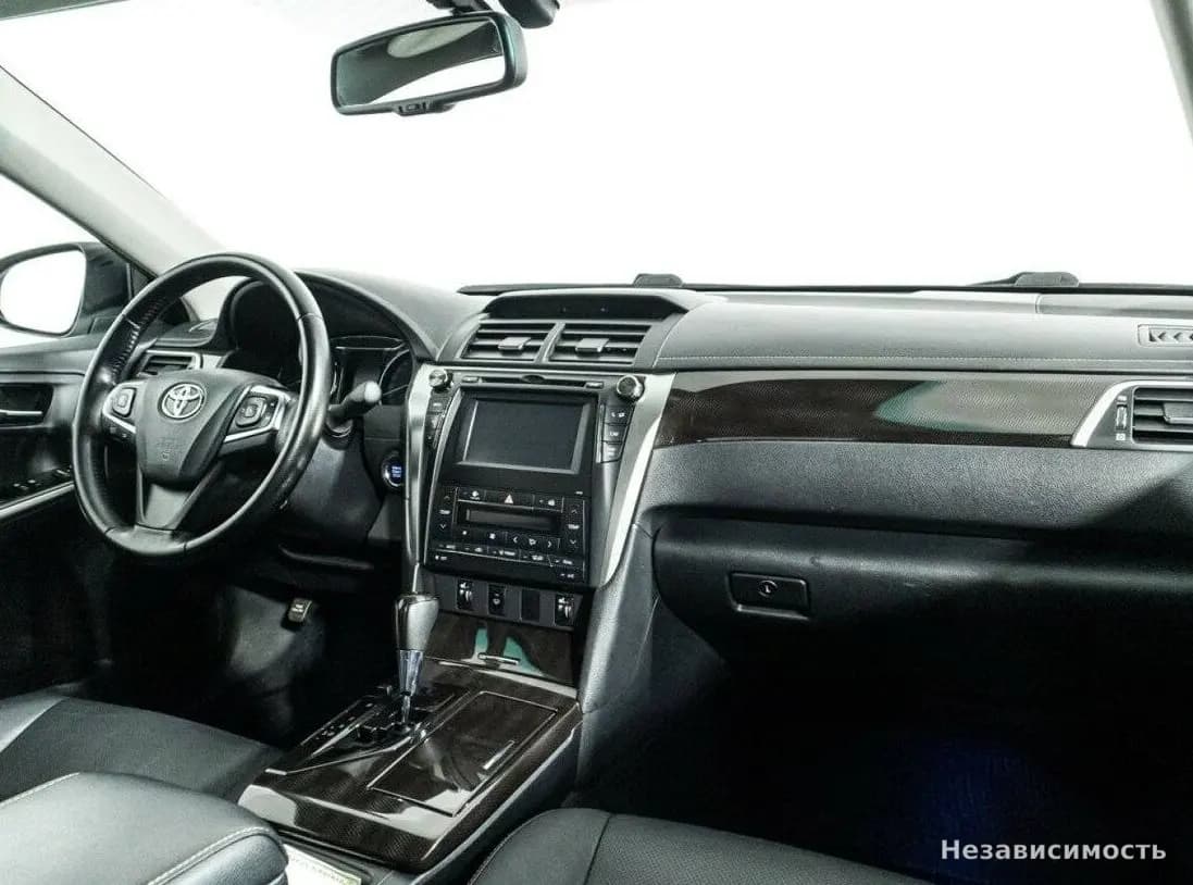 Toyota Camry 2015 с пробегом — фото 9