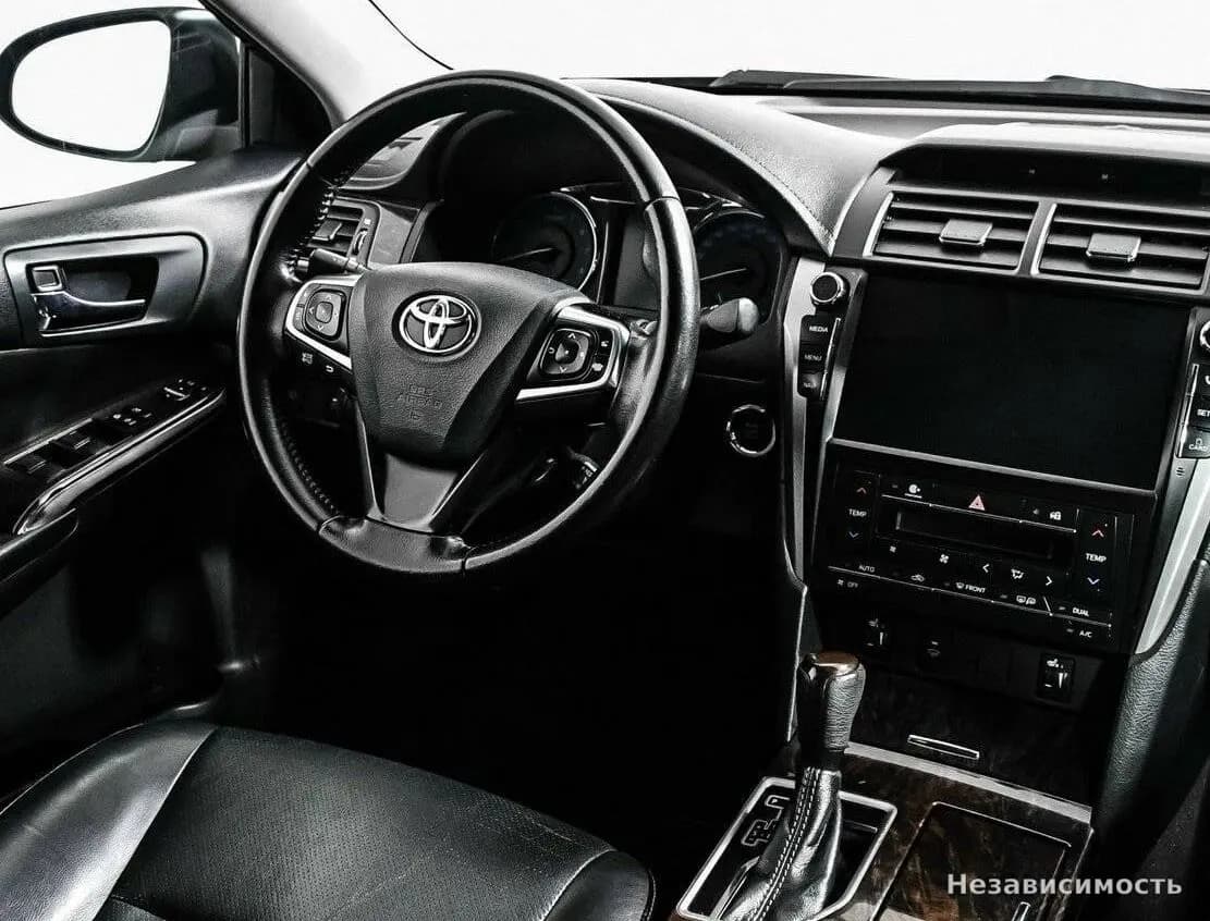 Toyota Camry 2017 с пробегом — фото 8