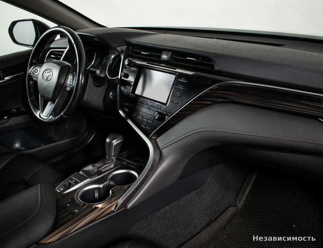 Toyota Camry 2018 с пробегом — фото 9