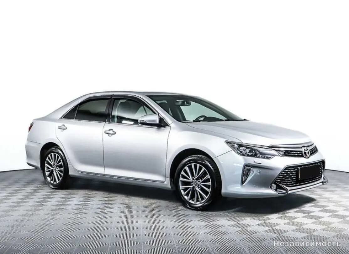 Toyota Camry 2017 с пробегом — фото 3