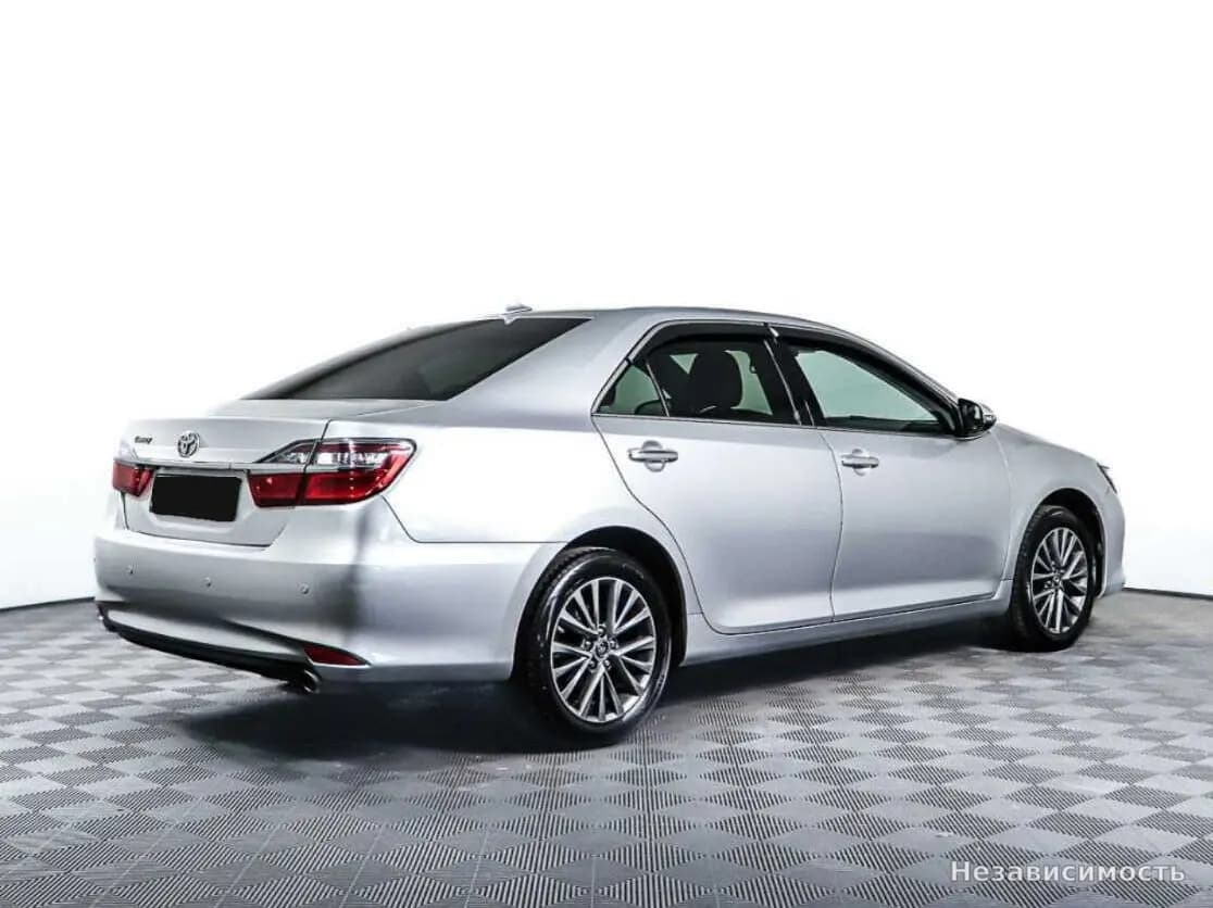 Toyota Camry 2017 с пробегом — фото 5