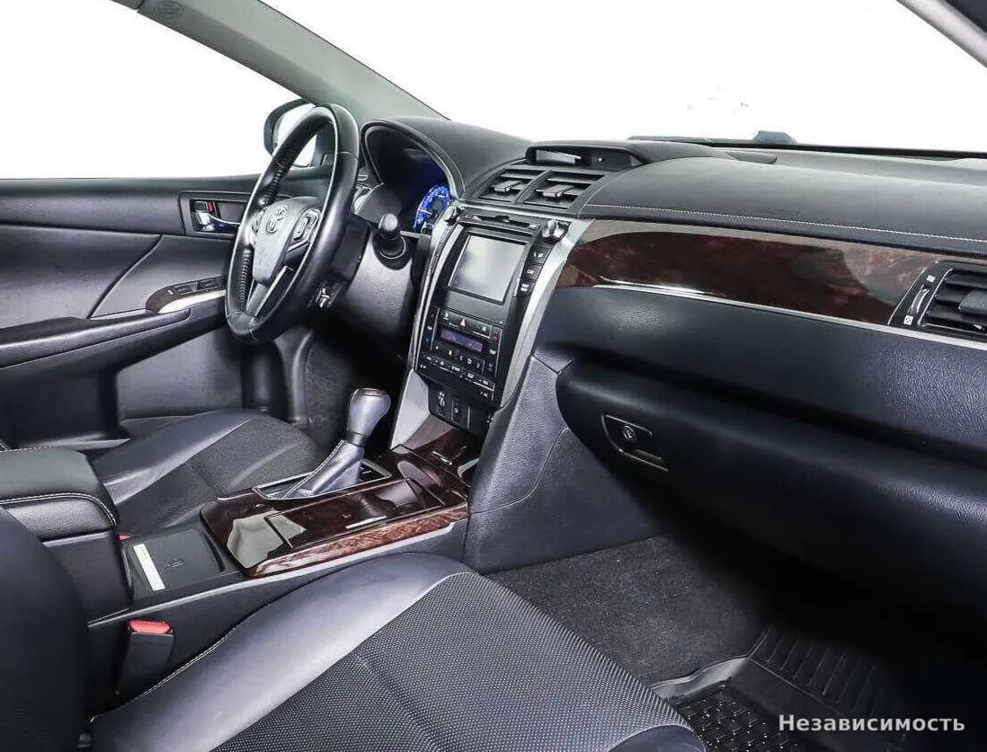 Toyota Camry 2017 с пробегом — фото 9