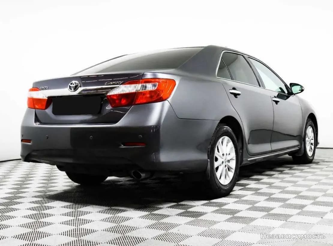 Toyota Camry 2012 с пробегом — фото 4
