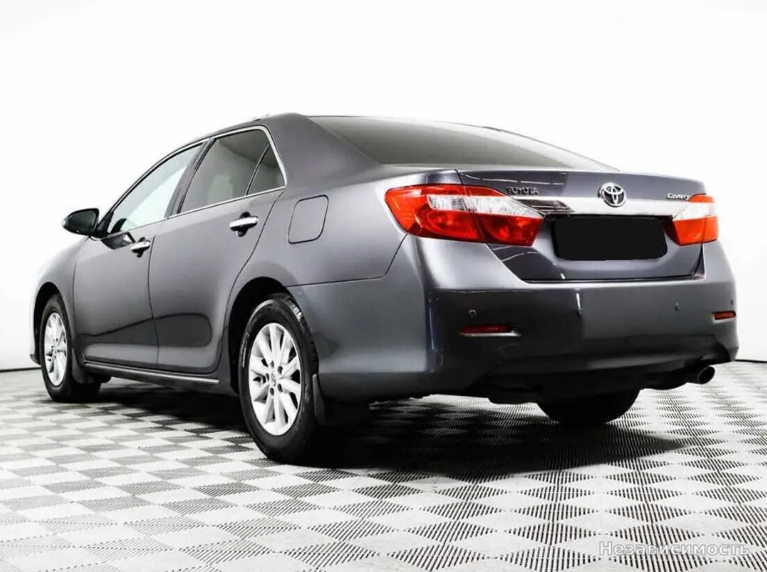 Toyota Camry 2012 с пробегом — фото 6