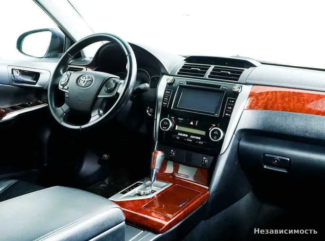Toyota Camry 2012 с пробегом — фото 7