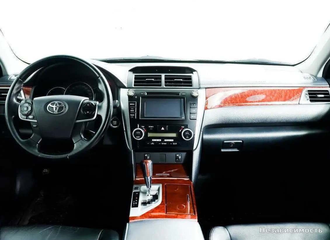 Toyota Camry 2012 с пробегом — фото 9
