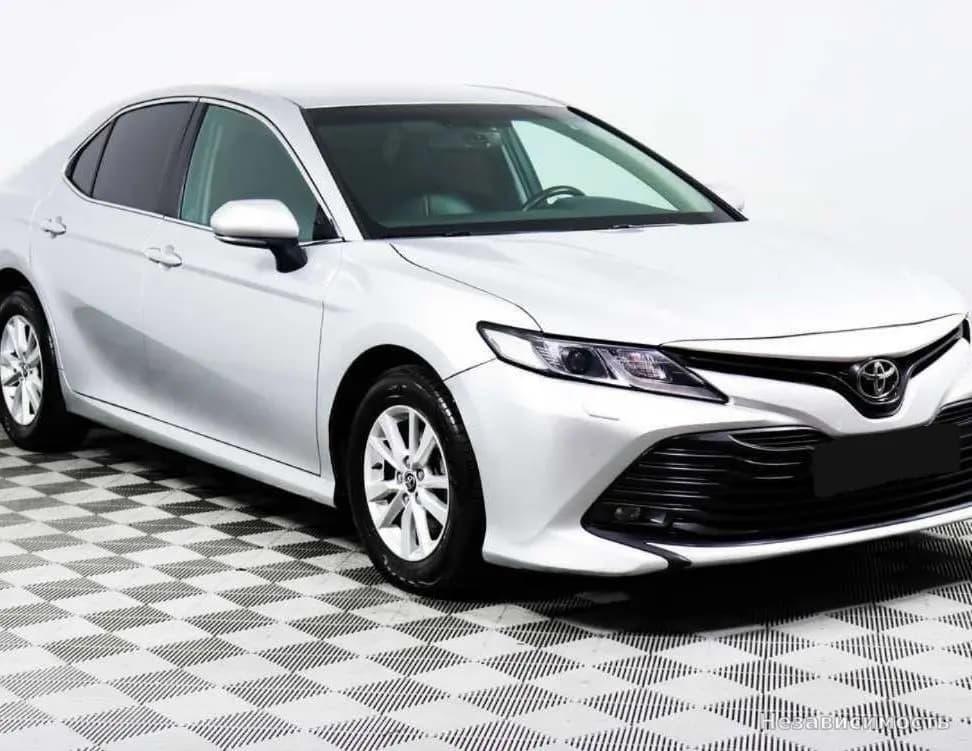 Toyota Camry 2018 с пробегом — фото 3