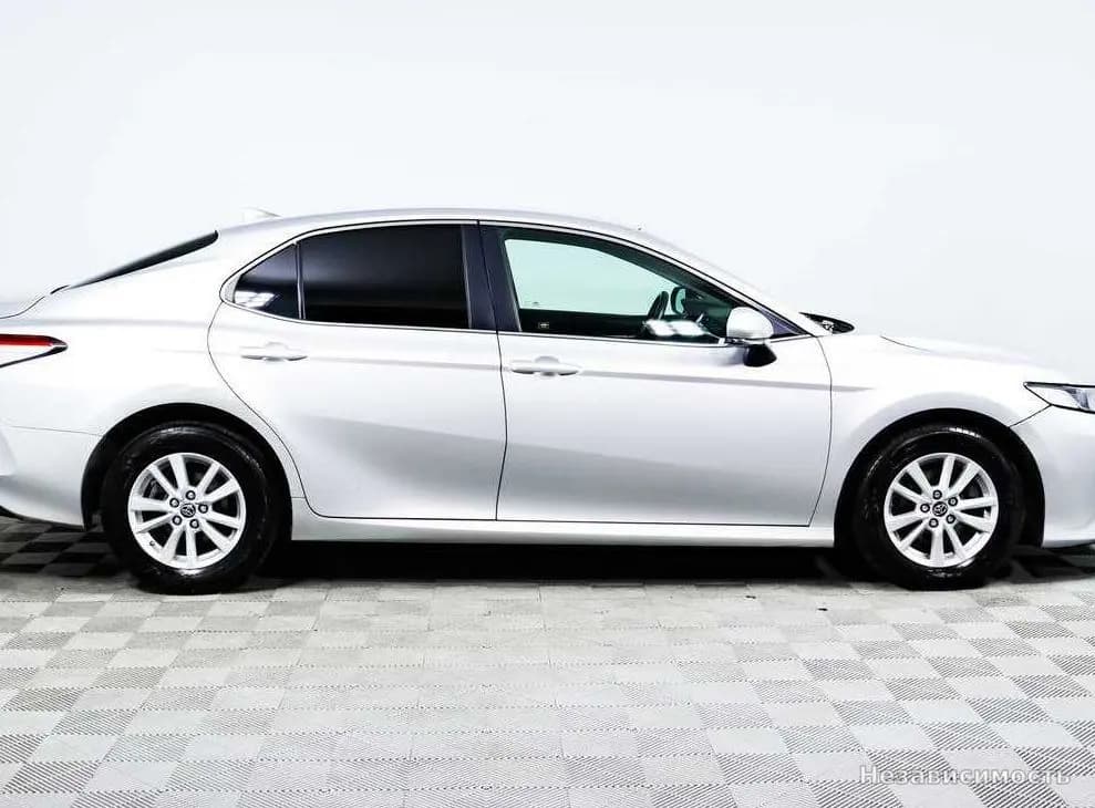 Toyota Camry 2018 с пробегом — фото 4