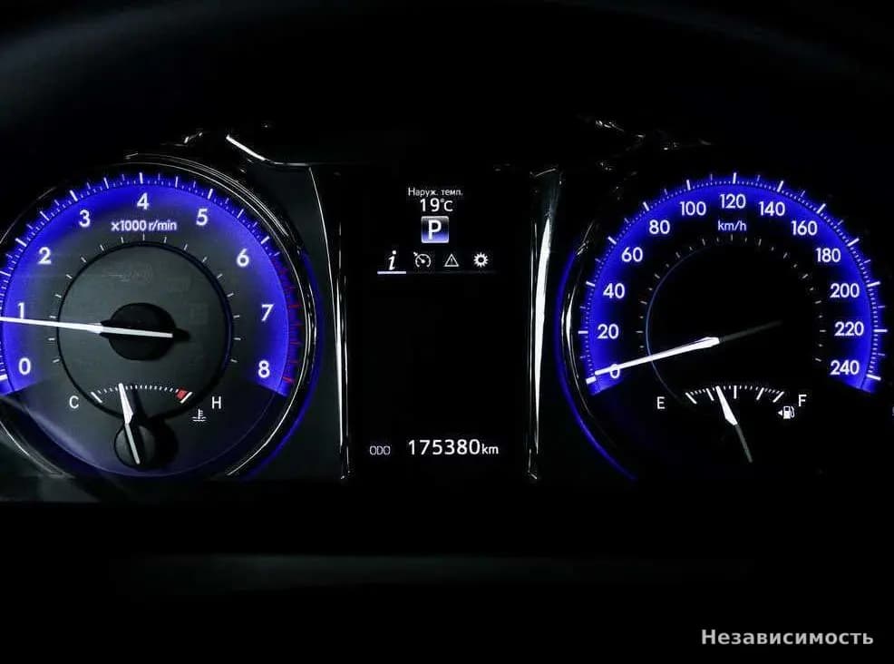 Toyota Camry 2015 с пробегом — фото 10