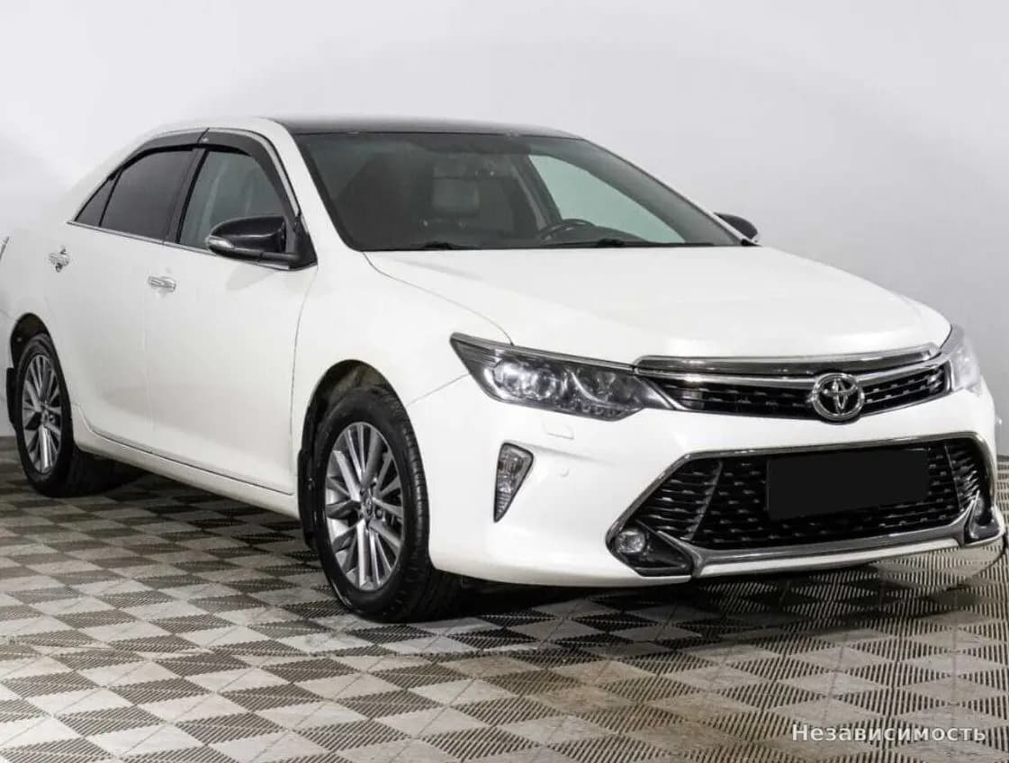 Toyota Camry 2017 с пробегом — фото 3