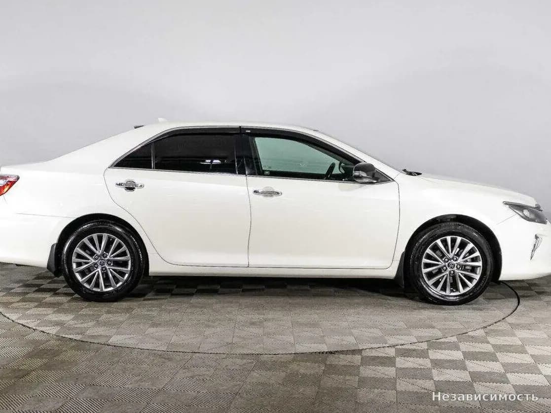 Toyota Camry 2017 с пробегом — фото 4
