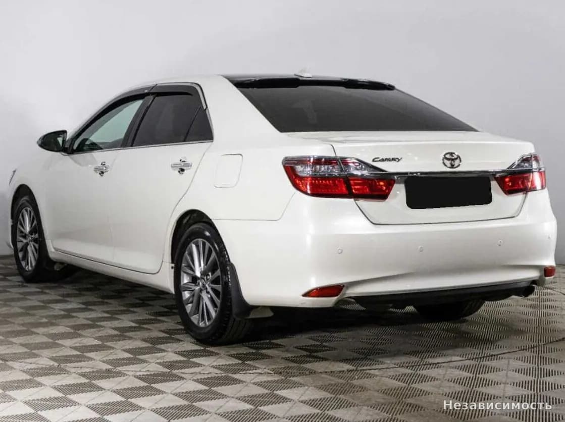 Toyota Camry 2017 с пробегом — фото 7