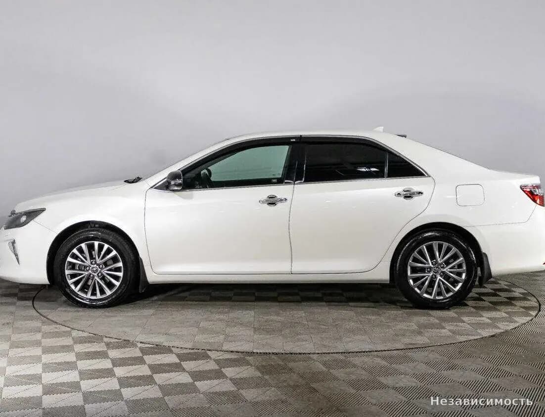 Toyota Camry 2017 с пробегом — фото 8