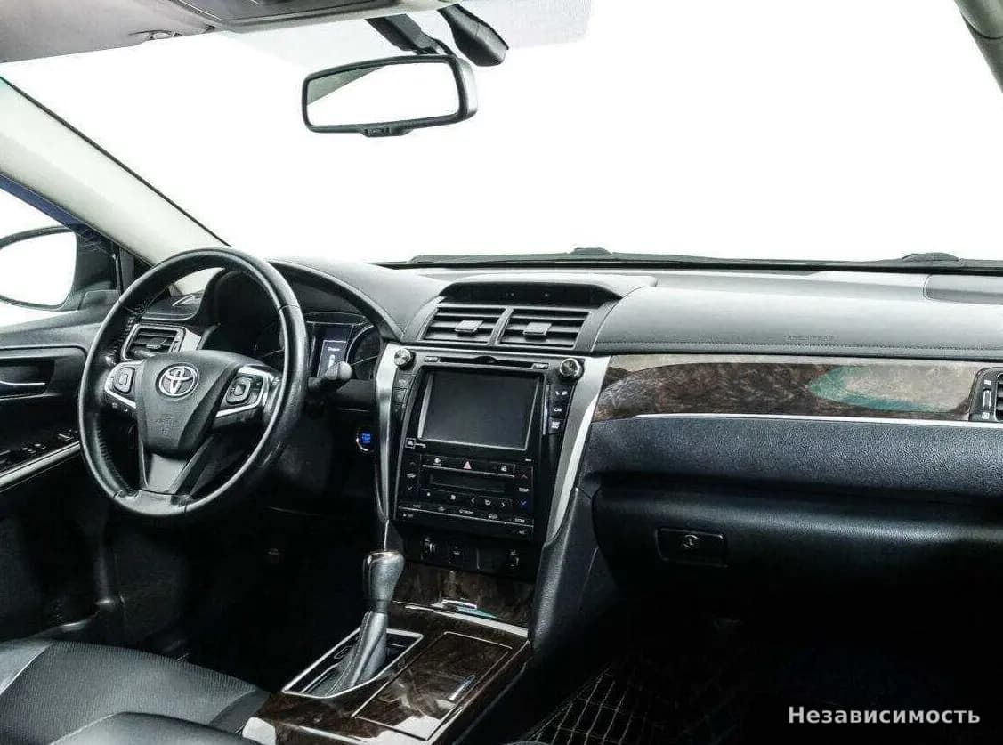 Toyota Camry 2017 с пробегом — фото 9