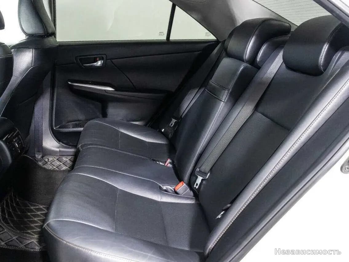 Toyota Camry 2017 с пробегом — фото 10