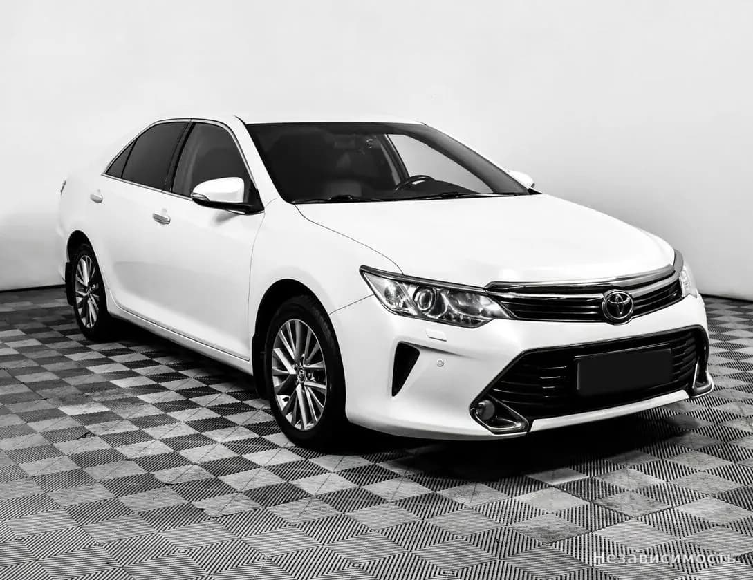 Toyota Camry 2016 с пробегом — фото 3