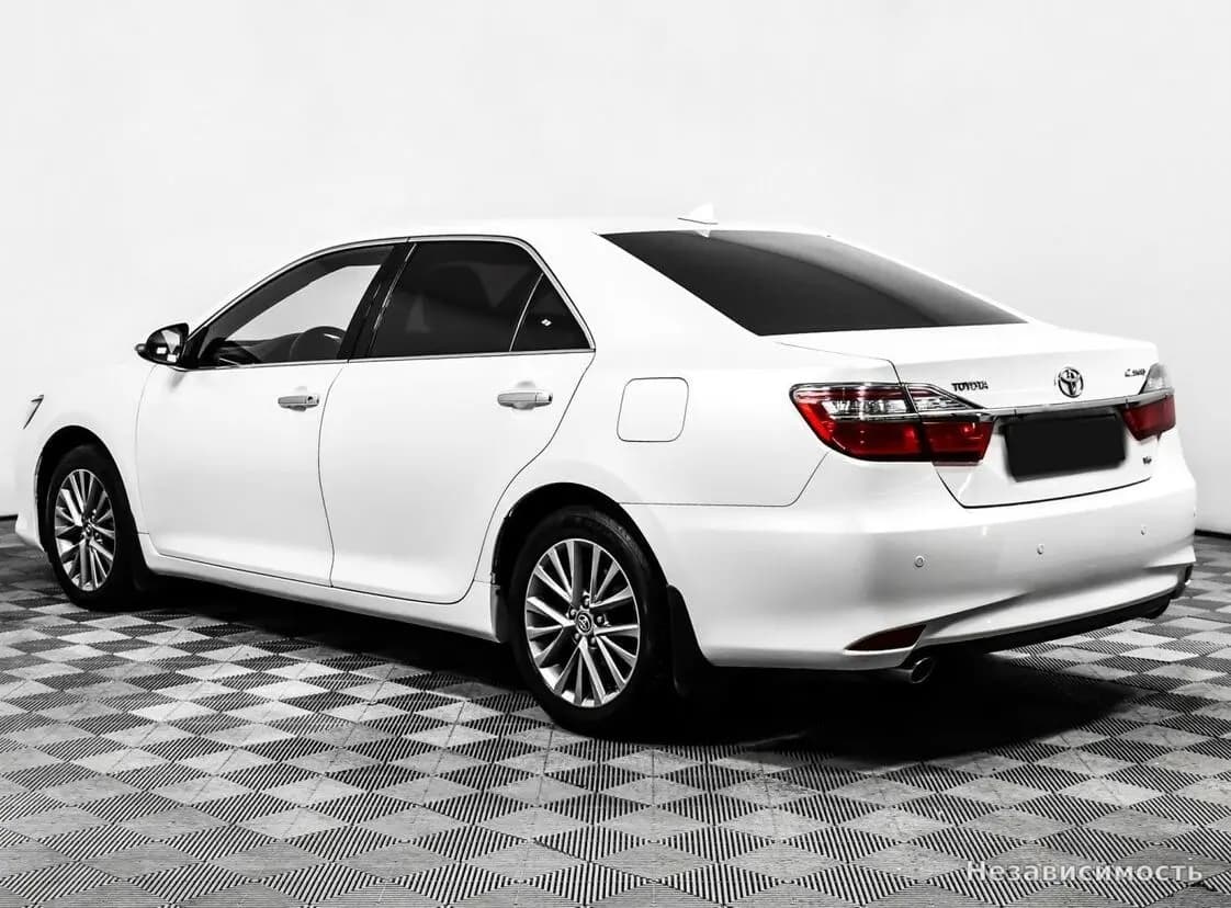 Toyota Camry 2016 с пробегом — фото 6