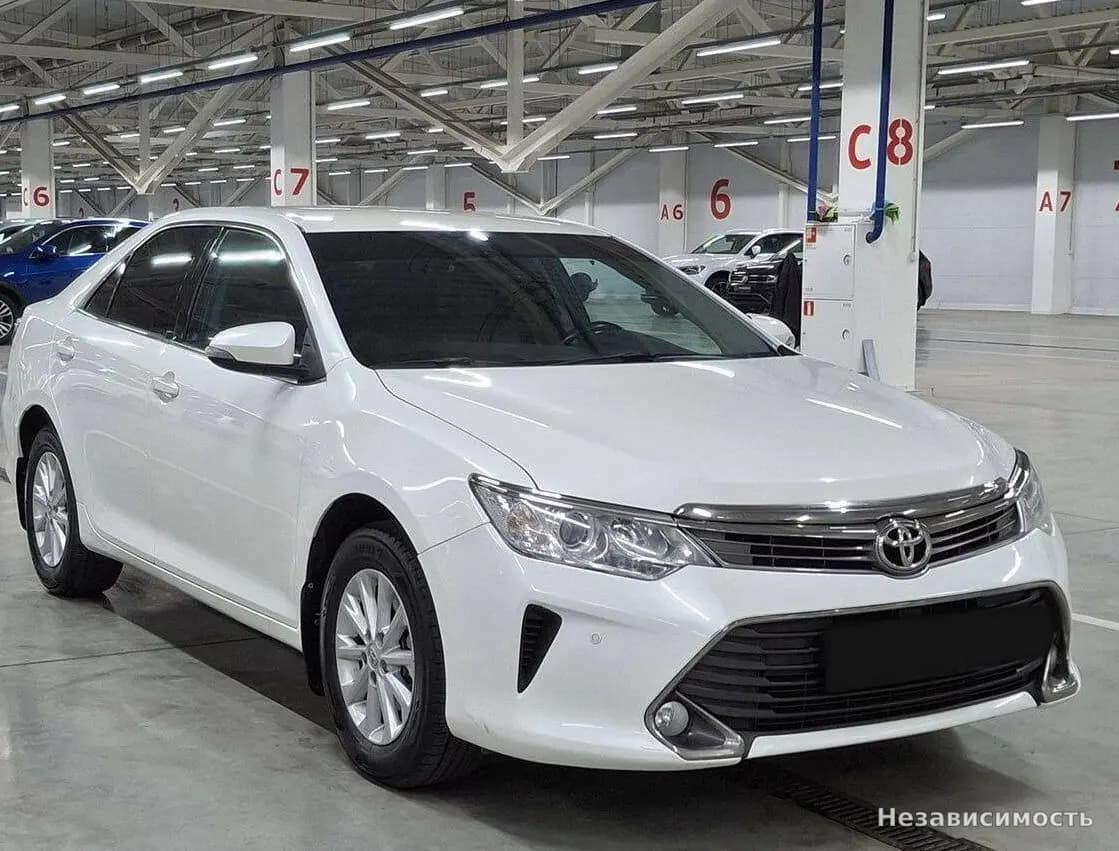 Toyota Camry 2015 с пробегом — фото 3