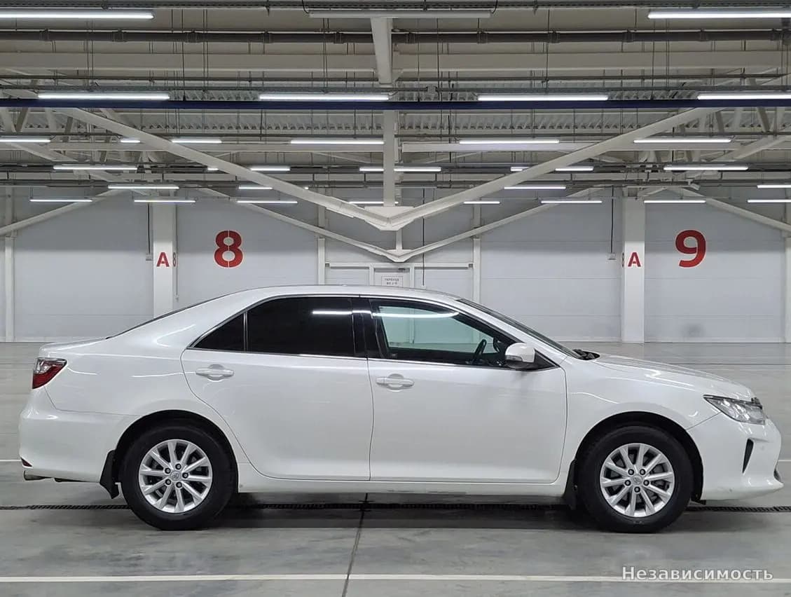 Toyota Camry 2015 с пробегом — фото 4