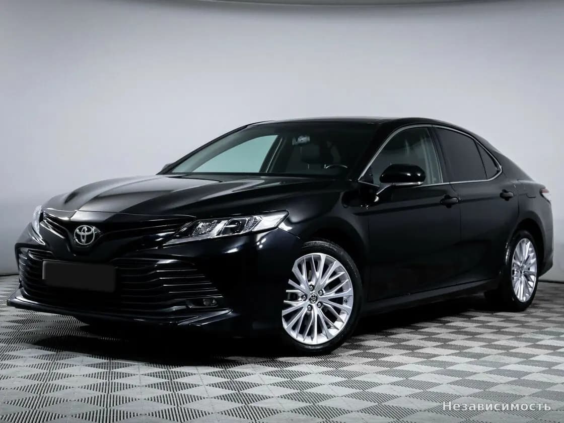 Toyota Camry 2019 с пробегом — фото 1