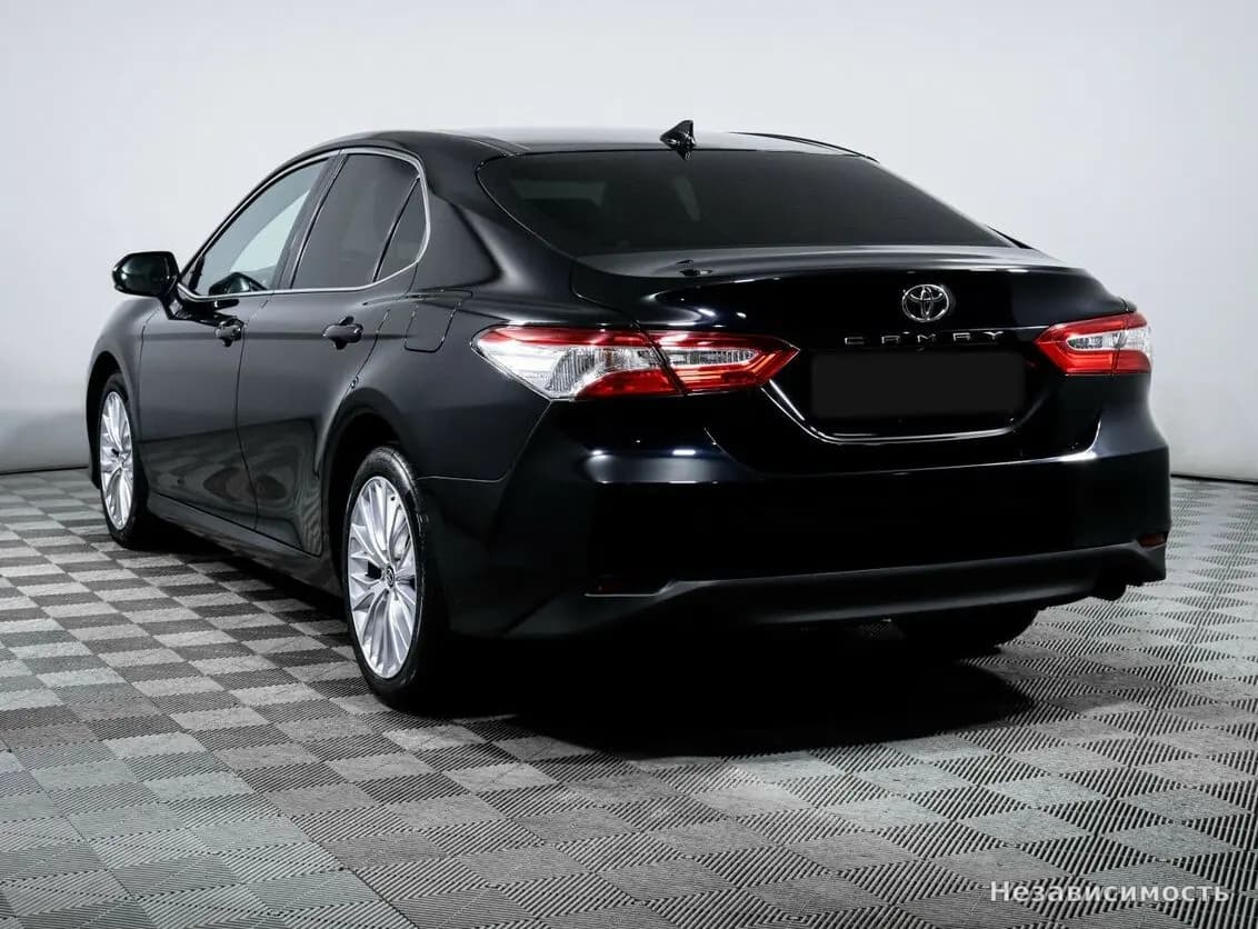 Toyota Camry 2019 с пробегом — фото 7