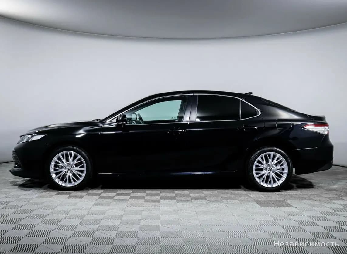 Toyota Camry 2019 с пробегом — фото 8