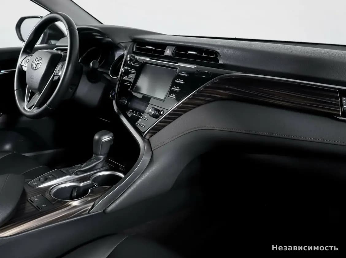 Toyota Camry 2019 с пробегом — фото 9