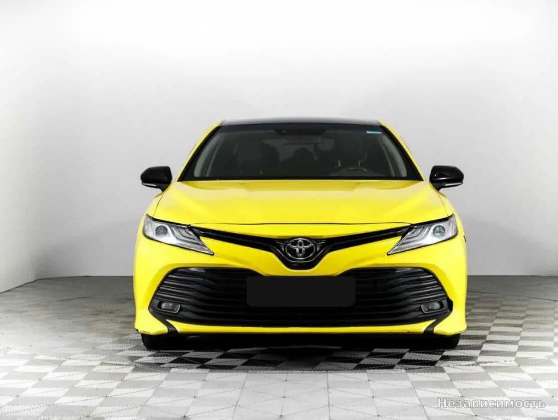 Toyota Camry 2021 с пробегом — фото 2