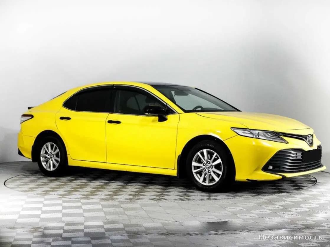 Toyota Camry 2021 с пробегом — фото 3