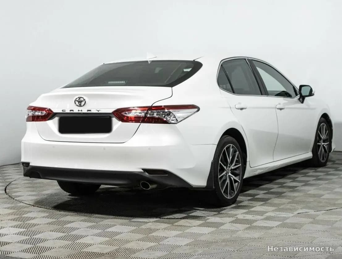 Toyota Camry 2021 с пробегом — фото 4