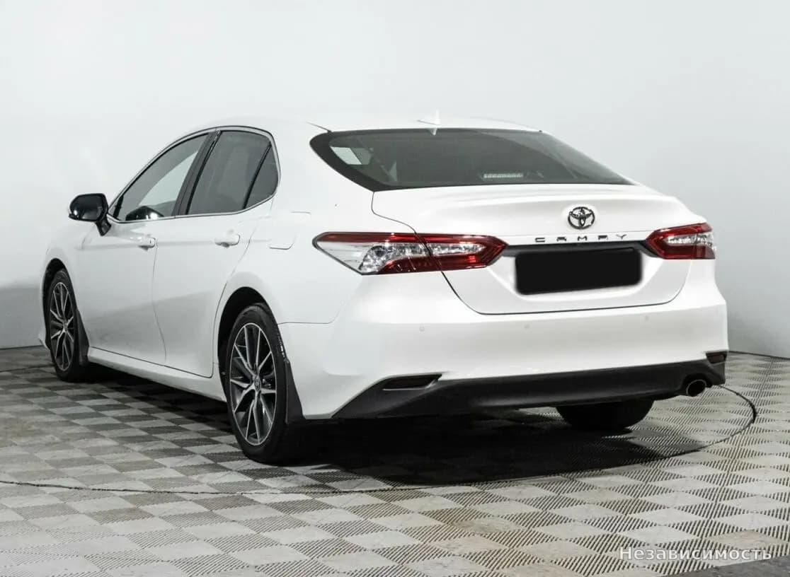 Toyota Camry 2021 с пробегом — фото 6