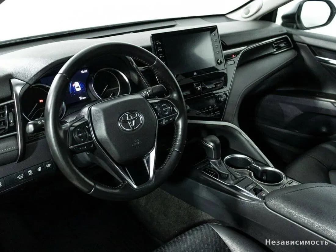 Toyota Camry 2021 с пробегом — фото 10