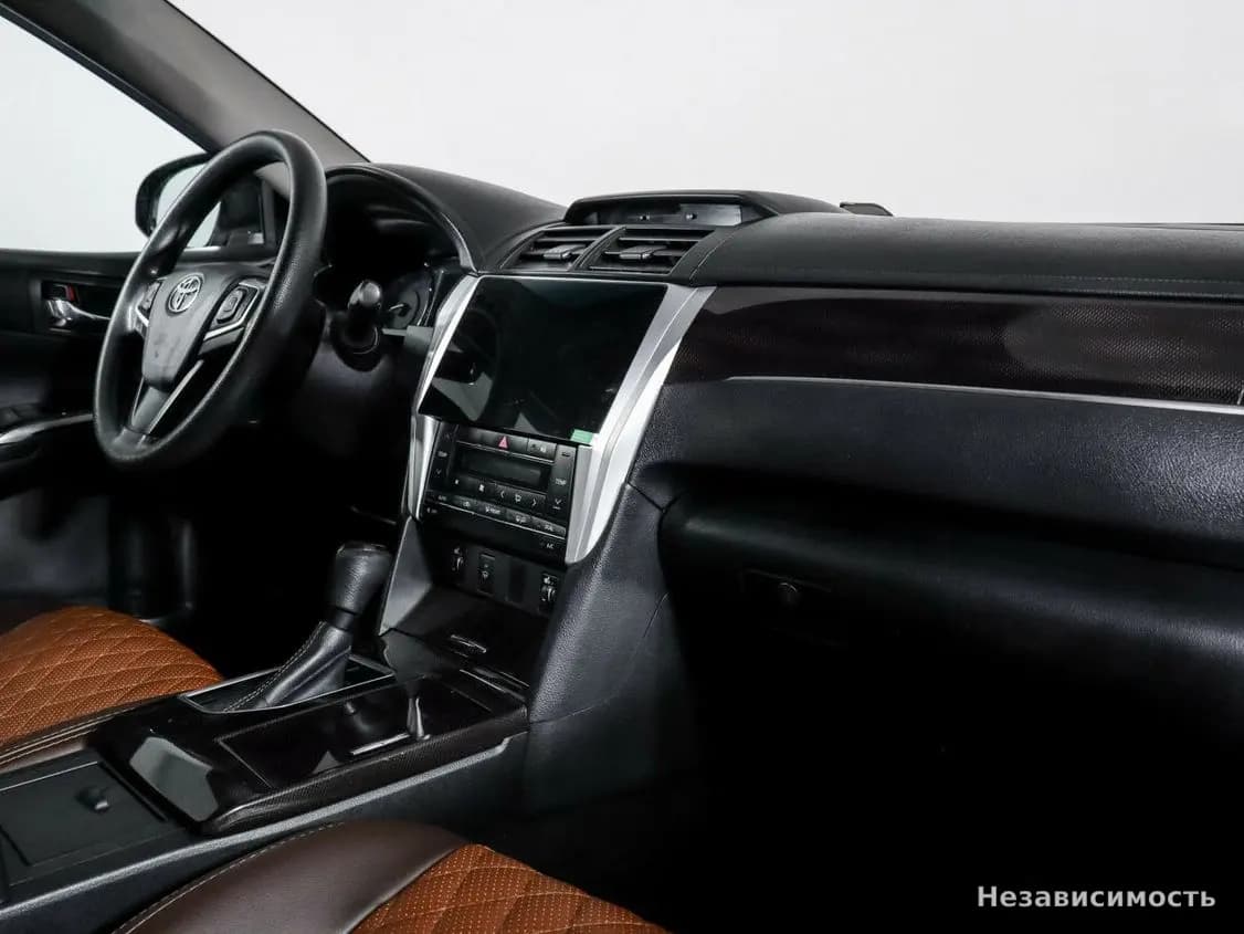 Toyota Camry 2016 с пробегом — фото 7