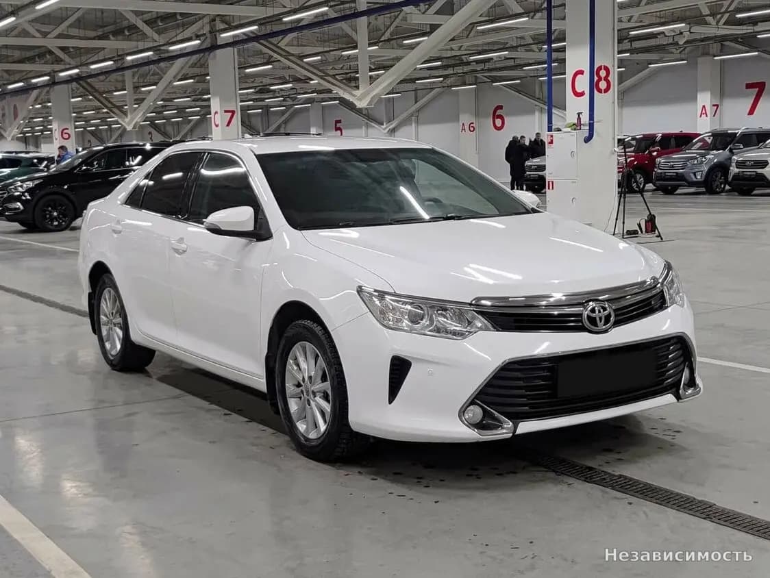 Toyota Camry 2017 с пробегом — фото 3