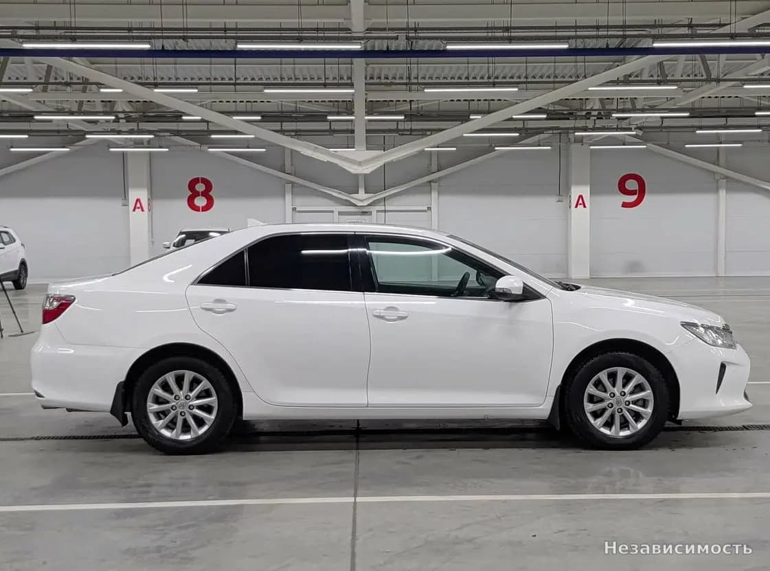 Toyota Camry 2017 с пробегом — фото 4