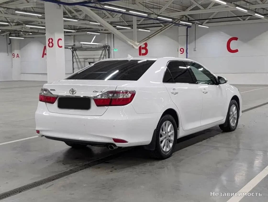 Toyota Camry 2017 с пробегом — фото 5