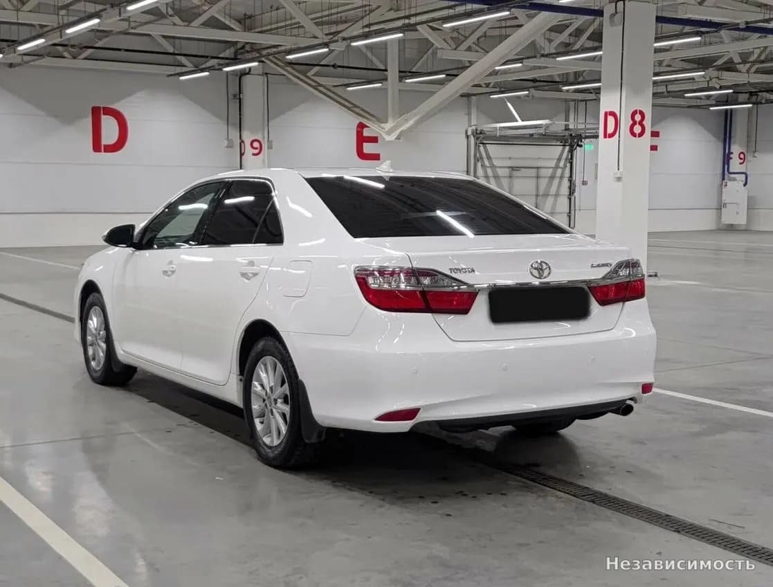 Toyota Camry 2017 с пробегом — фото 7