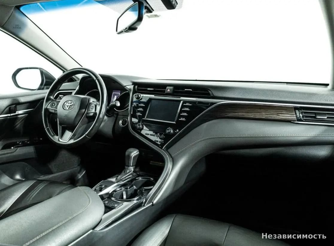 Toyota Camry 2019 с пробегом — фото 7