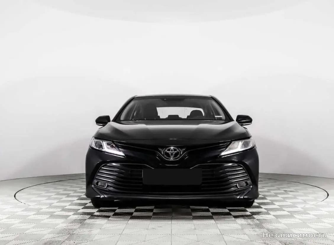 Toyota Camry 2021 с пробегом — фото 2