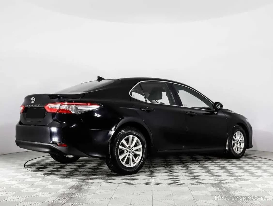 Toyota Camry 2021 с пробегом — фото 5