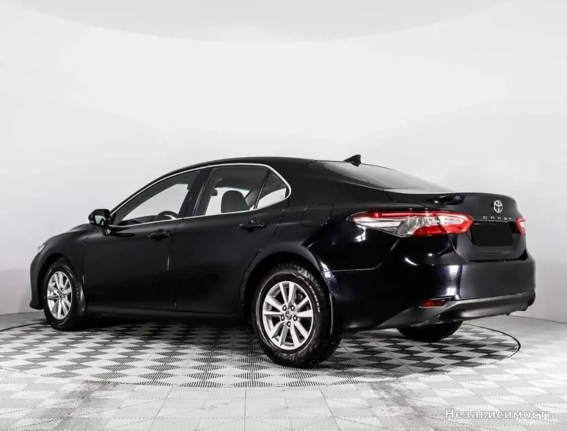 Toyota Camry 2021 с пробегом — фото 7