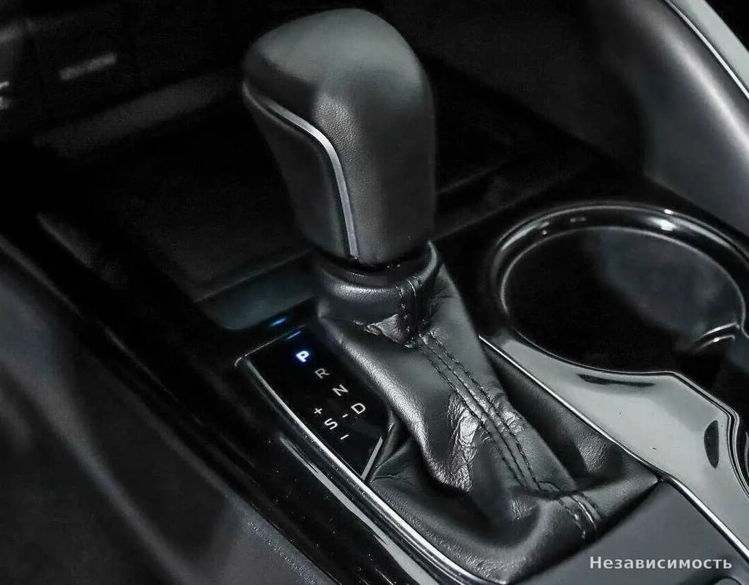 Toyota Camry 2021 с пробегом — фото 10